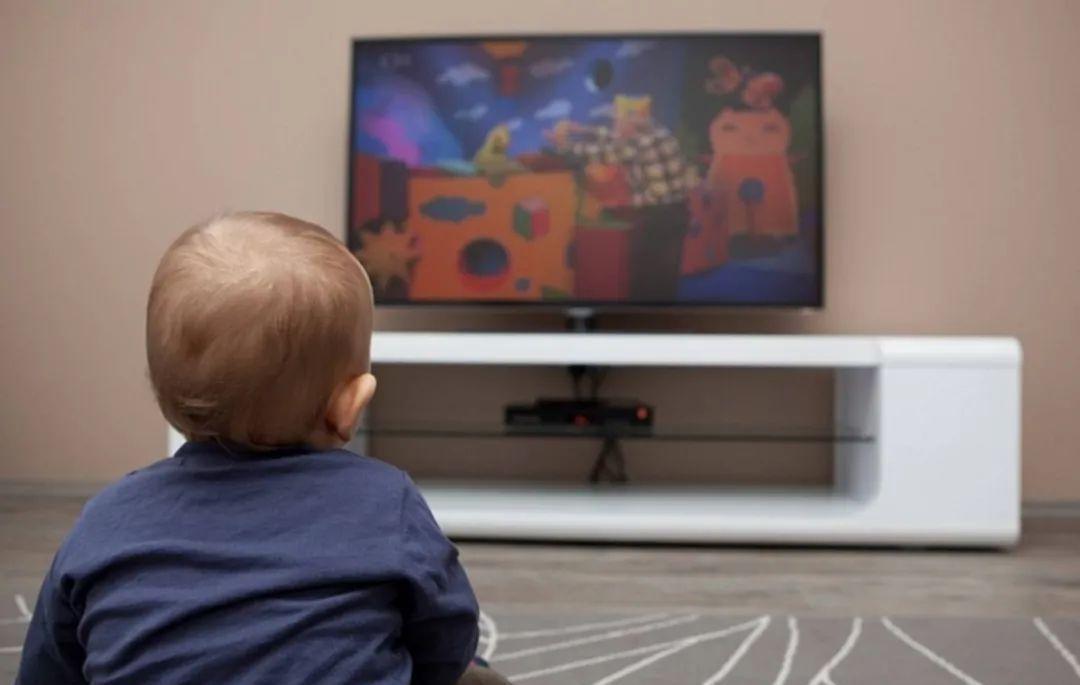 看电视|孩子3岁才能看电视?耶鲁大学的研究结果刷新你的认知,值得一看