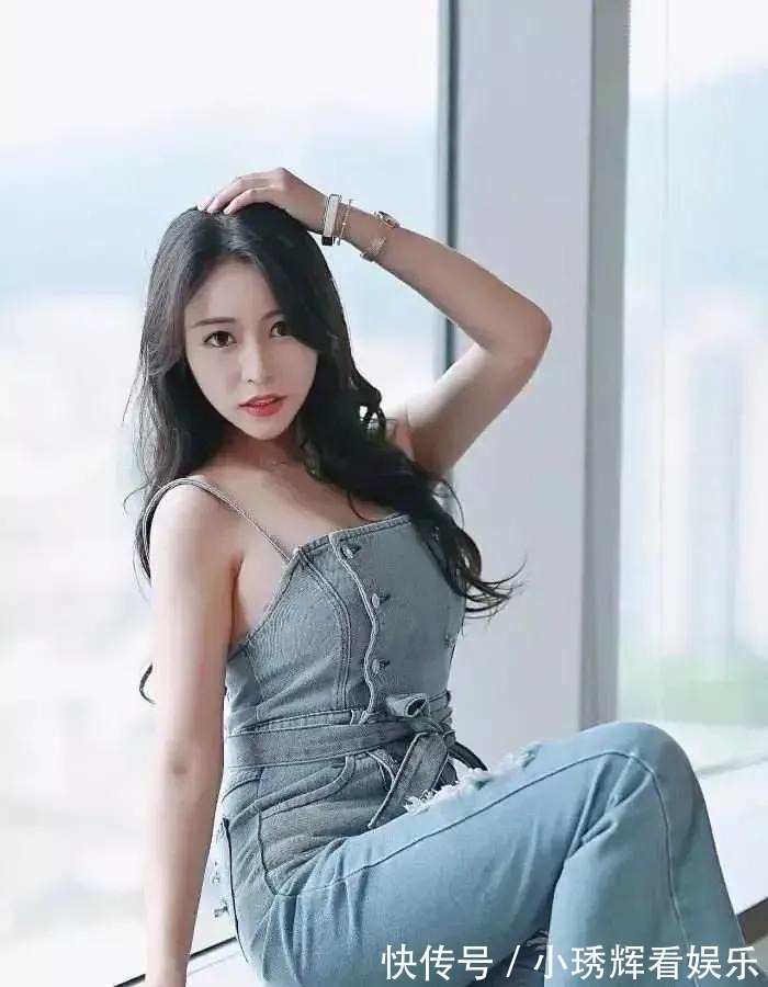 美感|一款破洞牛仔连体裤，竟让她穿出了如此的美感