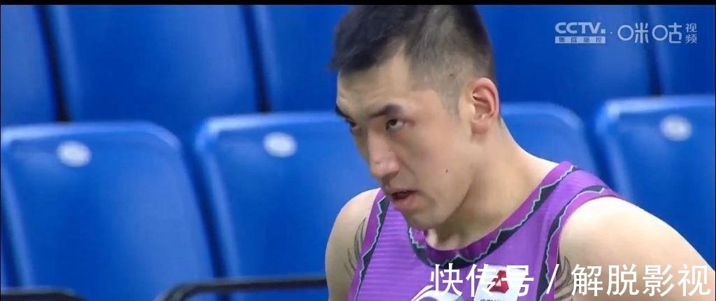 陶汉林|哈德森李敬宇高效砍分,威尔斯率队紧咬比分,山东男篮58-51青岛