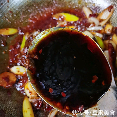 郫县豆瓣酱|大厨教我的鱼头泡饼的做法，果然好吃到没朋友