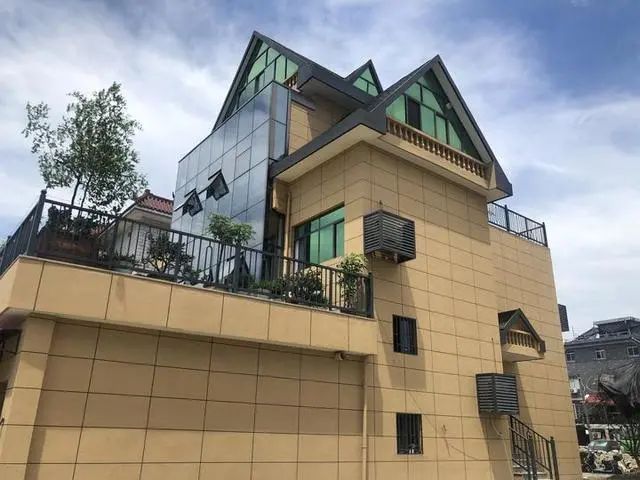 热搜|一农居房冲上热搜:太超前了,这是艺术馆?