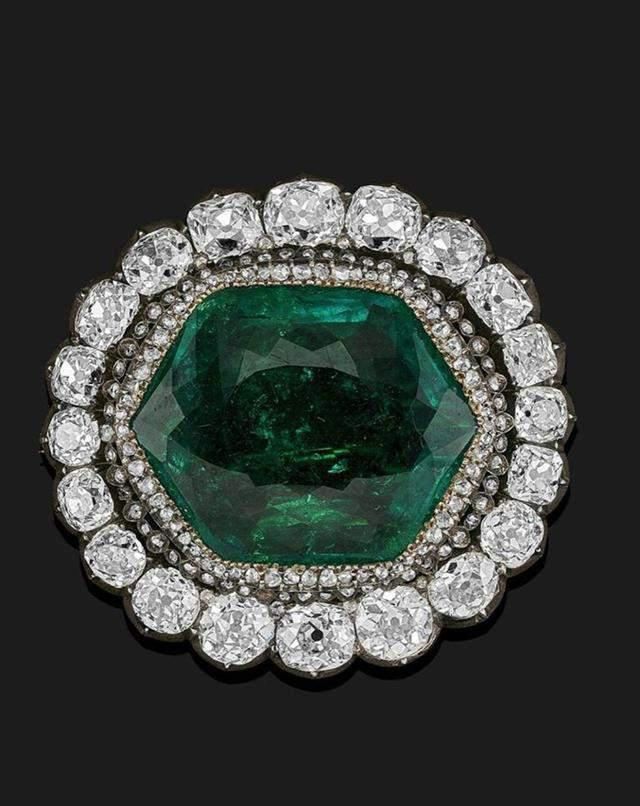 珠宝的集散地自古都是皇室,真正让人瞠目结舌,每件首饰价值连城