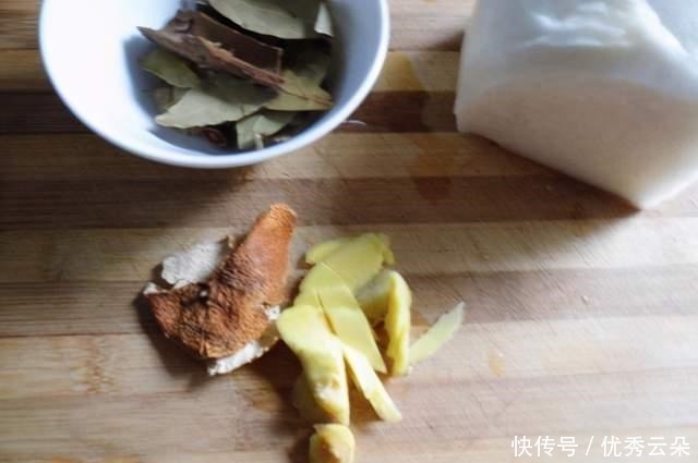 冬天|冬天要多吃羊肉,加1根萝卜做红焖羊肉,不腥不膻,好吃解馋