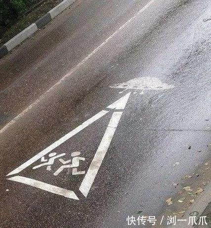 |搞笑GIF:喜欢上一个妹子,但是不知道她在练什么功夫