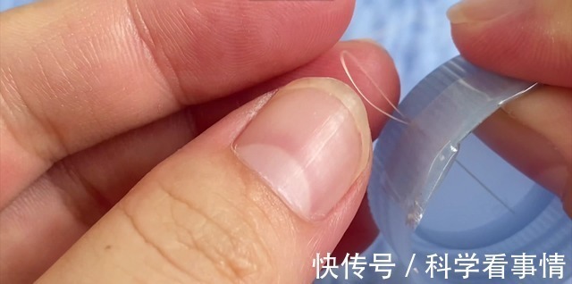 穿针困难不用找人帮,只需一个瓶盖,又快又方便,记得告诉身边人!