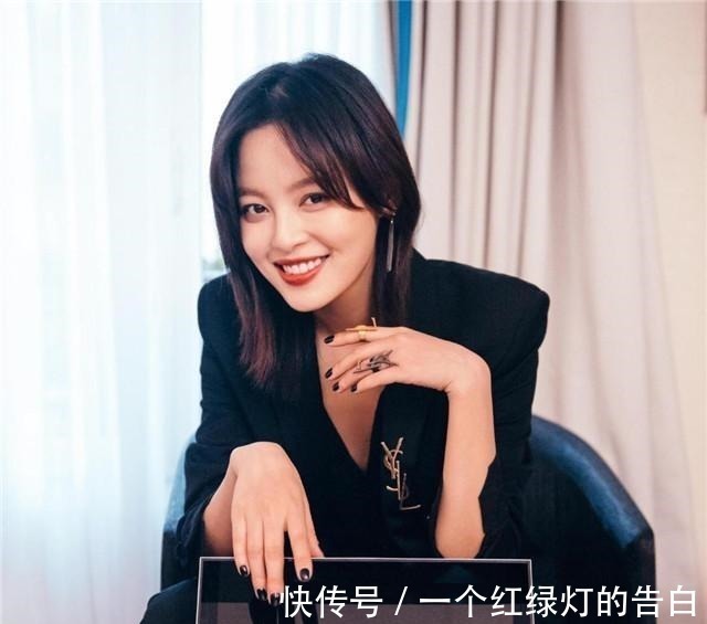 女性 40+的女性适合留什么发型推荐这4款发型,优雅又显气质!