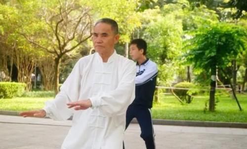 热水泡脚|过了70岁,想要健康,4个“养生”误区,尽量早避开