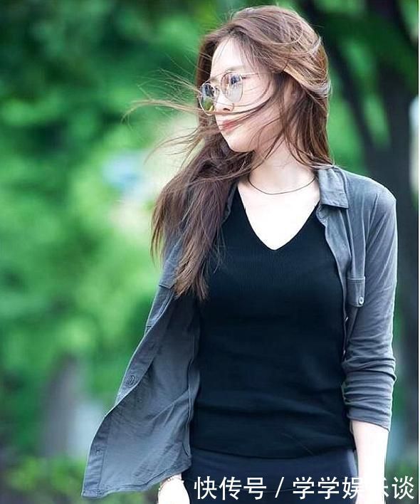 打底裤|街拍成熟时尚的紧身打底裤美女,轻松打造你的完美曲线!