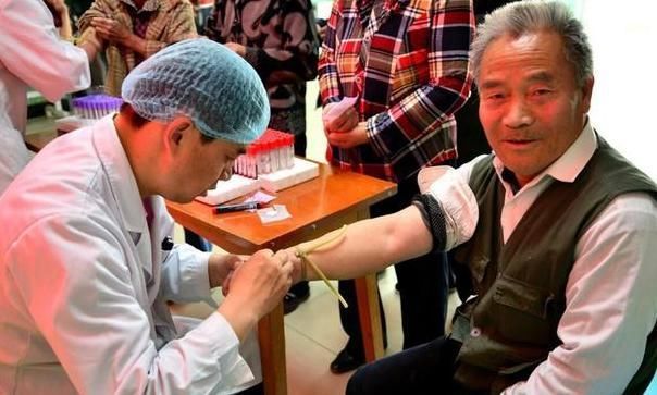 甘油|甘油三酯超标，营养师建议：开水中加1物，高血脂悄悄溜走