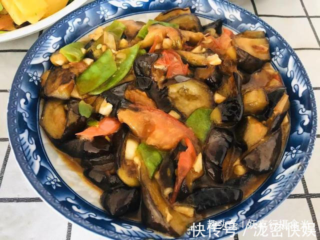 宅在家的第9天,我家晚餐这样吃,一家三口4个菜,有荤有素很好吃