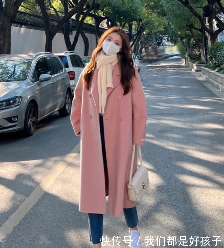 猫姐 最近火了一种穿搭叫:大衣+直筒裤,过年回家这么穿,高级显气质