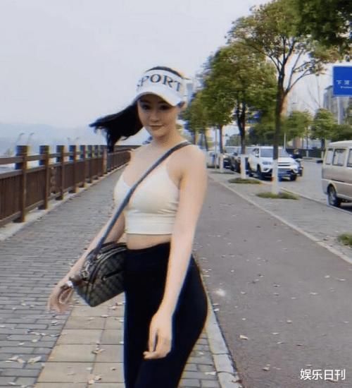 自信心|清爽干练的健身美女，瑜伽裤外显，更能突出自信心