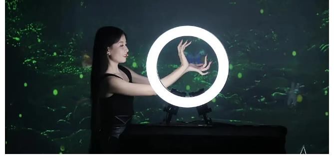 《點(diǎn)贊！達(dá)人秀》的評委不同以往，嚴(yán)肅派謝霆鋒，萌噠噠鄧紫棋