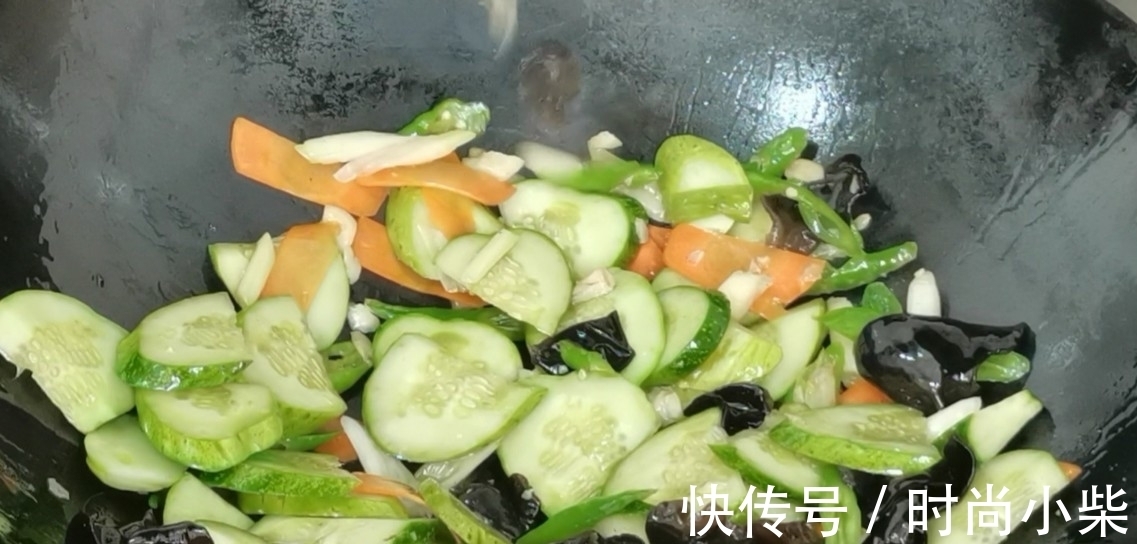 开胃|黄瓜的做法,既是开胃下饭菜,又是营养健康减肥餐,做法还简单