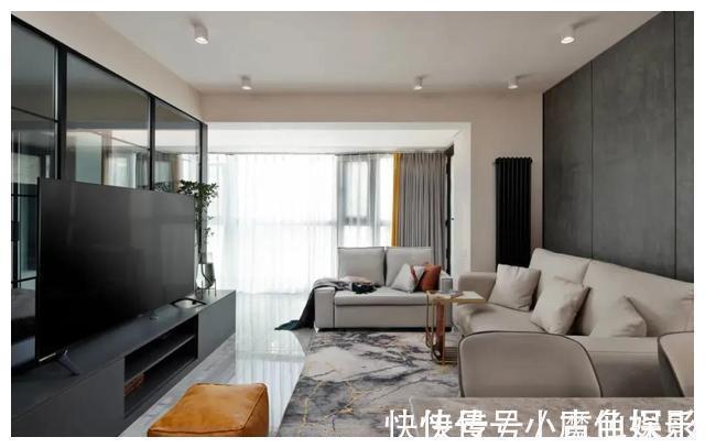 阳台|不敢相信她家只有50㎡!近6米长的阳台,100寸大电视,好羡慕!