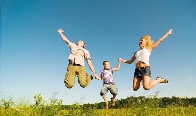 这件事|百岁老人不爱锻炼,爱吸烟,但每天爱做“这件事”,很多人做不到