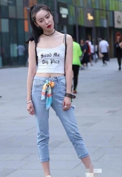 小姐姐|街拍时尚吊带装美女16位靓丽小姐姐笑容甜美身姿高挑太吸引人