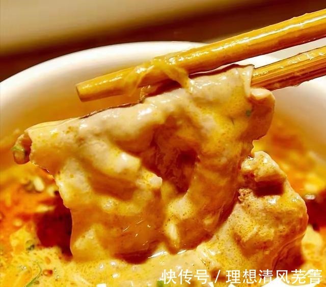 海底捞新品，酸菜白肉火锅，看着都流口水！