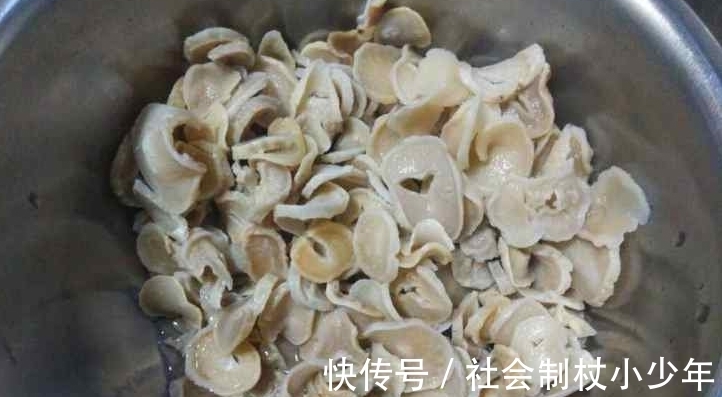 土豆片|末伏多晒些土豆干，到冬天炖肉炒肉，比新鲜土豆都美味，教您方法