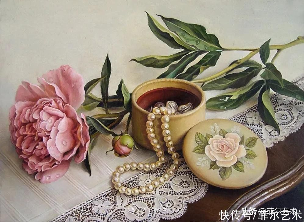 肖像@女画家玛丽亚·伊利耶娃画笔下的美丽多彩的女性肖像和精美的花朵