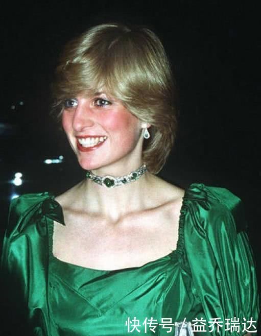 戴安娜生前的经典项链，被卡米拉改成胸针，却戴一次被人骂一次