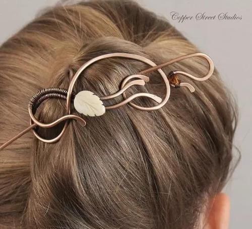 最简单的发型,配上最有创意的发饰,这个春夏,做最水灵的女孩