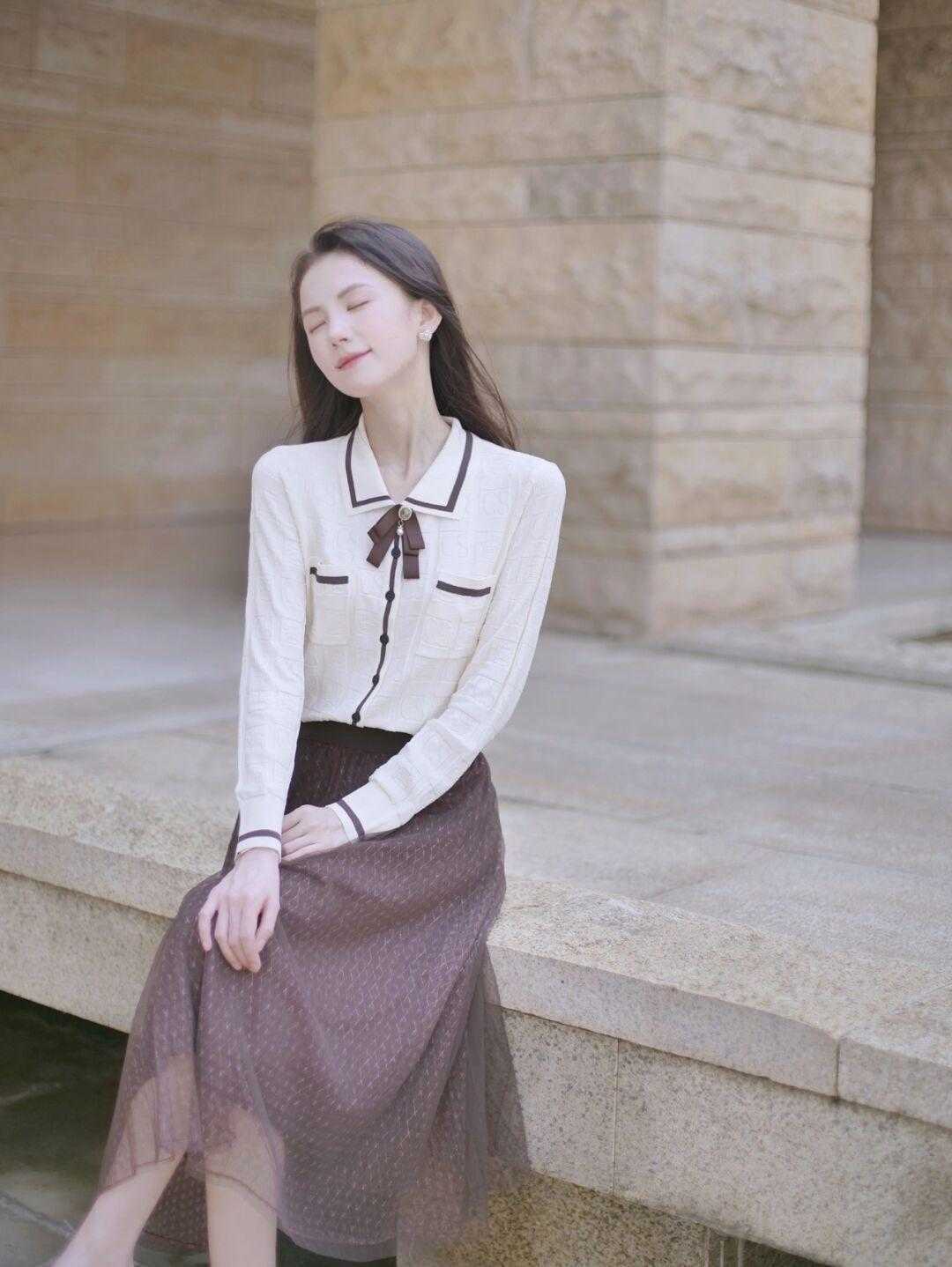 直筒 别老穿蓬蓬网纱裙了!今年流行的“直筒网纱裙”,上身唯美又显瘦