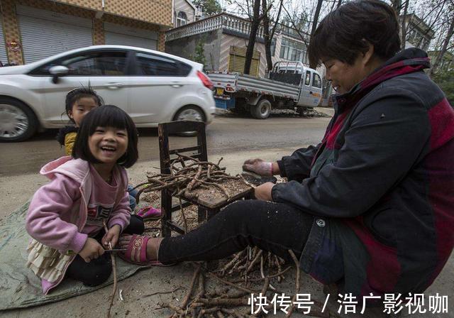 自卑|“你爸就是个扫大街的”,5岁男孩霸气回怼,全班人都竖起大拇指