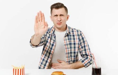  可乐|40岁的男人，两种食物再喜欢也别吃，加速肾透支，肾衰竭乘虚而入