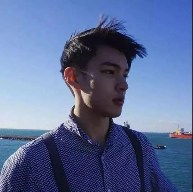 你说话时笑起来的模样真的胜过世间万物