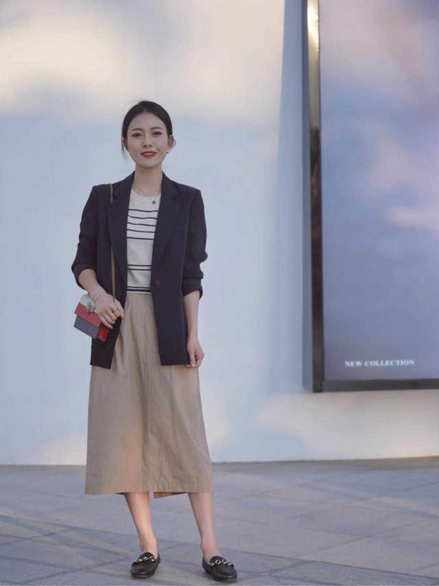 松紧|小个子身材又有点微胖,短袖针织衫搭配白色长款,显高还显瘦