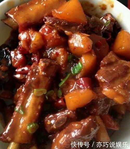 做红烧排骨，还只会加酱油多这一步加点“它”，吃完还想舔骨头