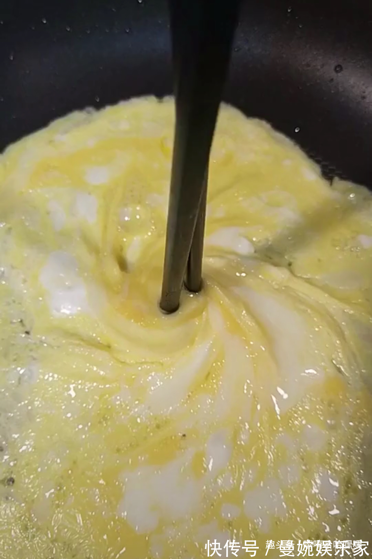 造型|造型可爱，蛋皮金黄，吃到嘴里一瞬间，让人流连忘返，美味蛋包饭