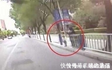 两岁宝宝太胆大,家人在为他担心,他却钓着奶瓶自己去旅游了