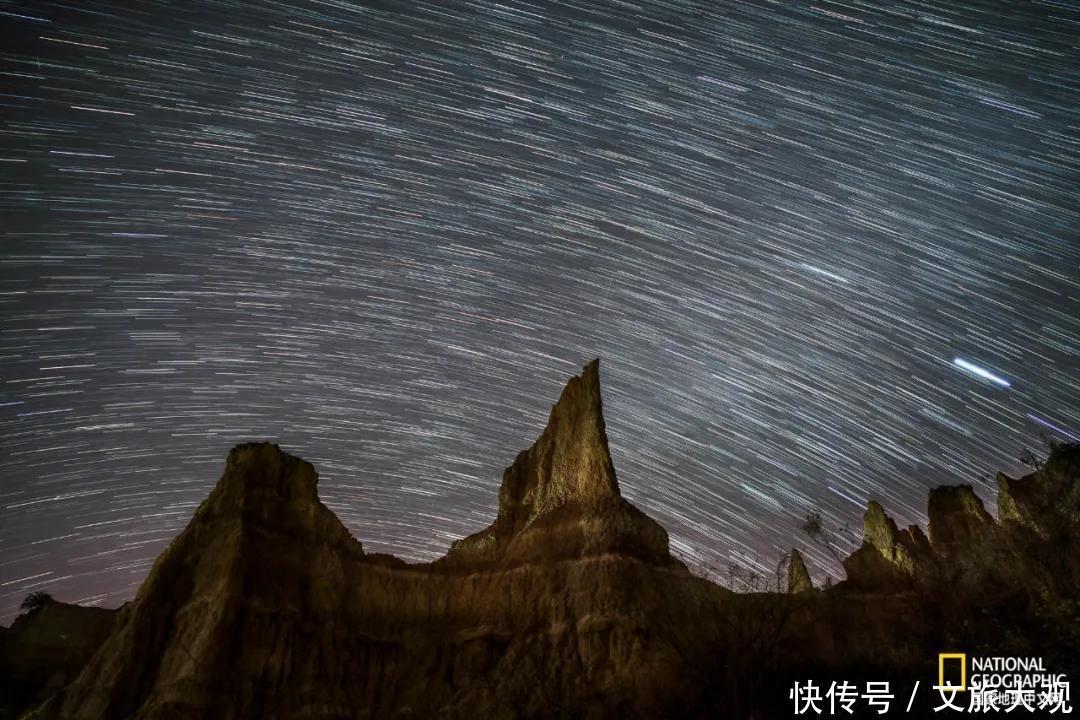 简直|组图！云南楚雄元谋土林的星空、银河，简直绝了