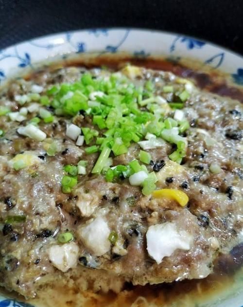 美食推荐 梅菜咸蛋蒸肉饼 海苔豆腐 猴菇豆渣丸的做法 快资讯