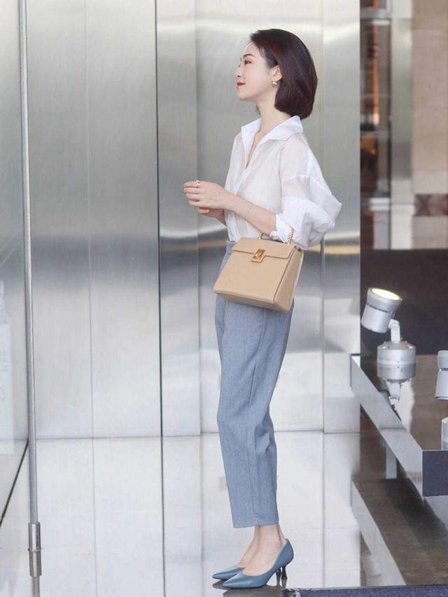 小白|白色衬衫的“高级穿搭”,搭配西装裤干练精致,职场圈里yyds