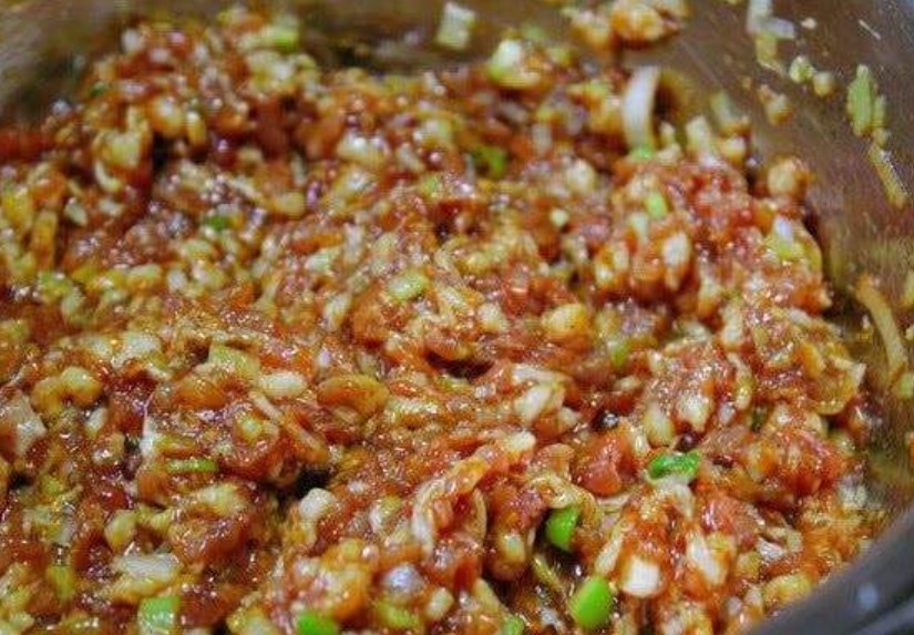饺子|拌饺子馅时,只懂放油可不行,牢记4个窍门,饺子馅鲜嫩还多汁