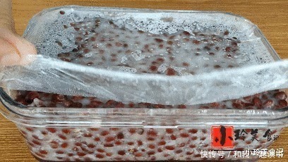 保鲜膜|想吃红豆糯米糕不用出去买了,教你简单做法,软糯香甜,越嚼越香