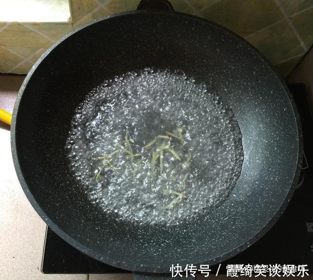 这菜,叶子比茎更营养,可惜90%人不懂,我家常拿来煮汤,超好喝