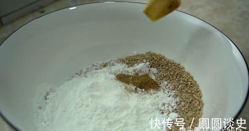 超市15元一斤的辣椒酥,教你在家做,能当零食能下酒,又香又脆