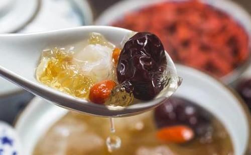 煮银耳,只剪碎是不够的,学会正确方法,20分钟出胶,汤汁更浓稠