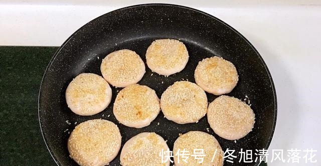 面饼|香甜软糯的红薯芝麻煎饼，好吃可口，美味健康！