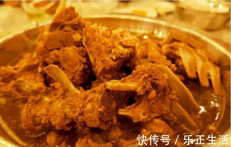 在外面买羊肉,记住这2个部位,肉质鲜嫩又美味!