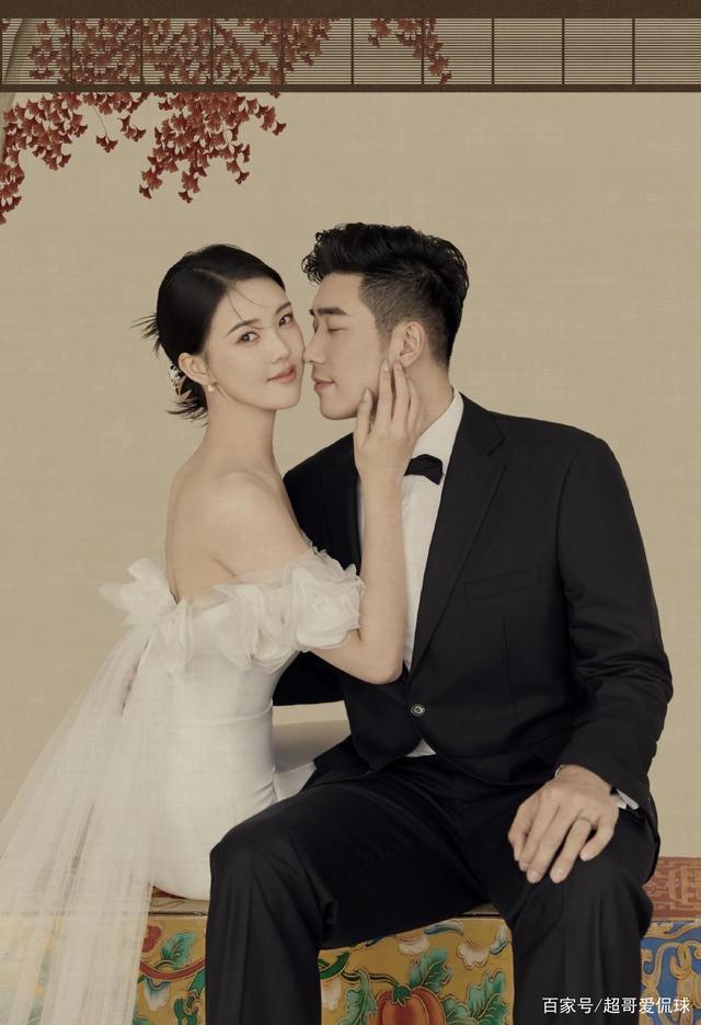 篮坛|篮坛喜事,2米08中锋晒婚纱照,妻子世界冠军,1米93大长腿美女