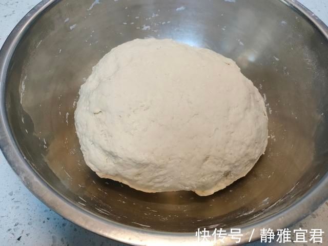 冷天蒸馒头,别只加酵母粉,多加两样,30分发满盆,暄软又好吃