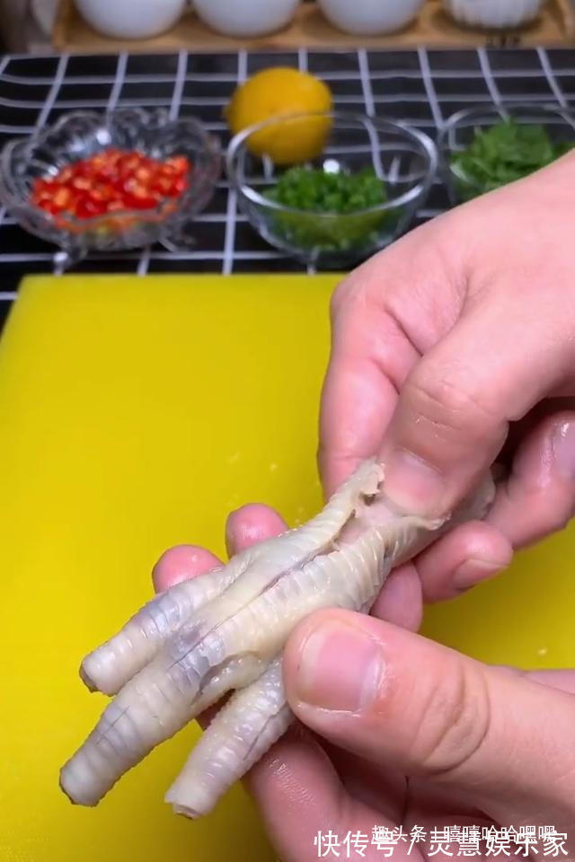 泡椒凤爪|味美自家做,泡椒柠檬凤爪酸辣爽口,清爽开胃,瞬间让人胃口大开