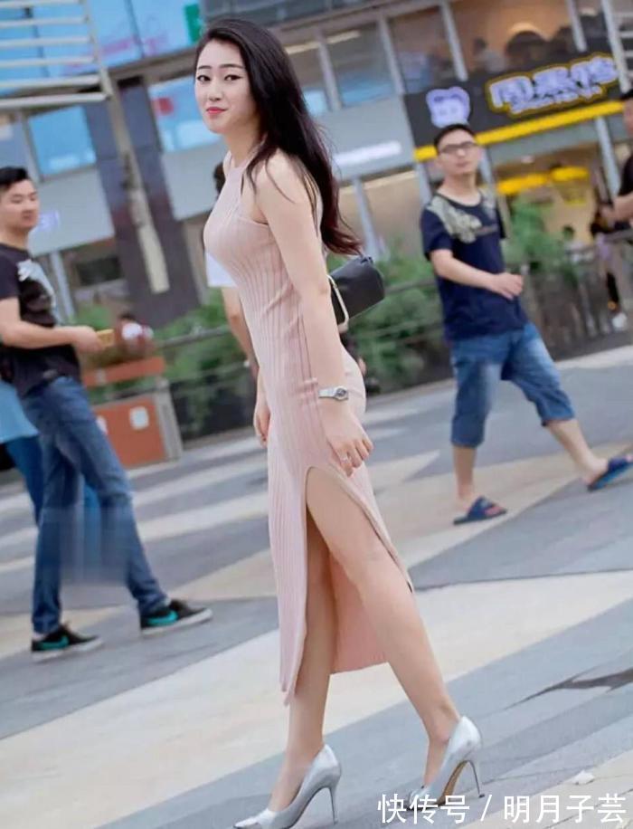 穿搭 小姐姐的这一身粉色穿搭,少女的同时也很成熟有风韵