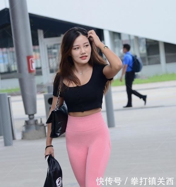 美女|凹凸紧致的瑜伽裤美女,大方得体的搭配风格也耐看,会更经典