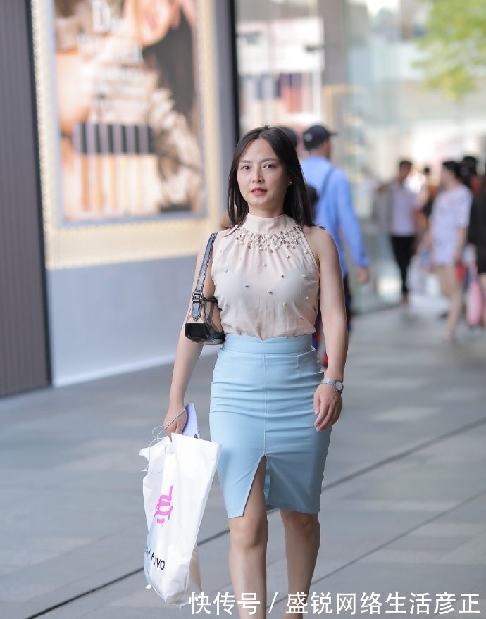 穿搭 清纯与气质穿搭,你更喜欢谁?